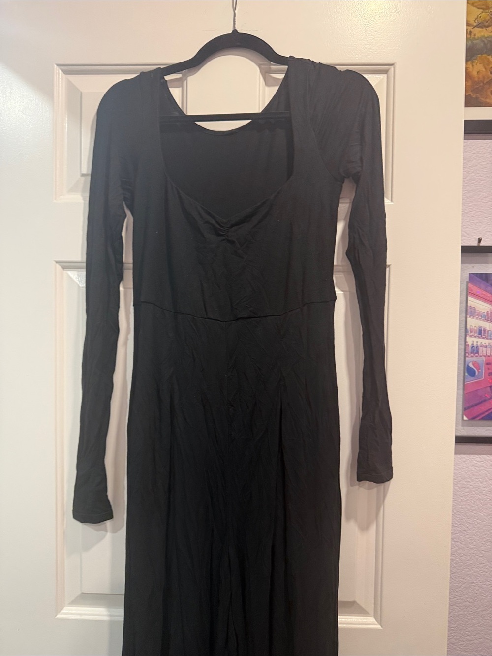 Women's Black Long-Sleeve Maxi Dress - Sleek Scoop Neck